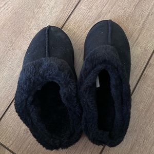 Women’s Black Slippers- Small (5-6)